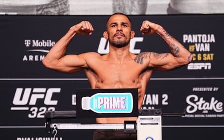 Alexandre Pantoja em pesagem do UFC 323 (Foto: Reprodução/UFC)