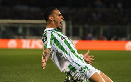 Antony comemora gol pelo Real Betis diante da Fiorentina, pela Europa League (Foto: Reprodução/Instagram)