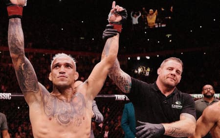 Marc Goddard anuncia vitória de Charles do Bronx no UFC Rio (Foto: Reprodução/X: @marcgoddard_uk)