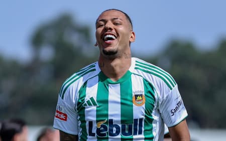 Clayton em ação pelo Rio Ave (Foto: Divulgação/Rio Ave)