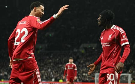 Ekitike comemora gol do Liverpool (Foto: Justin Tallis / AFP)