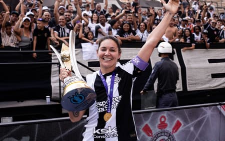 Gabi Zanotti é campeã brasileira 2024 pelo Corinthians