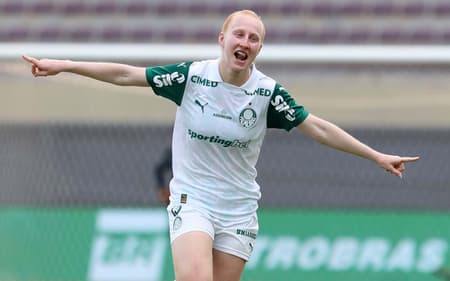 Pati Maldaner, zagueira do Palmeiras, comemora gol na semifinal do Paulistão Feminino. (Foto: Celio Messias/Agência Paulistão)