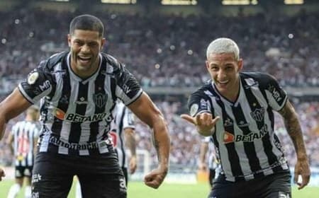 Hulk e Arana em ação pelo Atlético-MG (Foto: Pedro Souza / Atlético-MG)