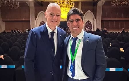 Thairo Arruda, CEO do Botafogo, ao lado de Gianni Infantino, presidente da Fifa (à esquerda) (Foto: Reprodução)