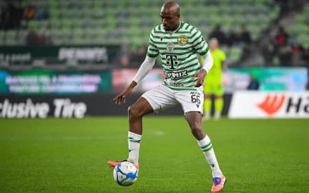 Júlio Romão, do Ferencváros, negocia com o Botafogo (Foto: Divulgação;Ferencváros)