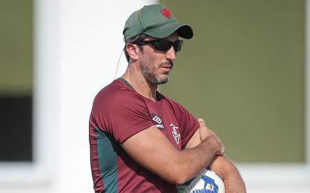 Zubeldía no treino do Fluminense após a derrota para o Vasco (Foto: Marcelo Gonçalves/ Fluminense FC)