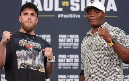 Jake Paul e Anderson Silva já se enfrentaram (Foto: AFP)