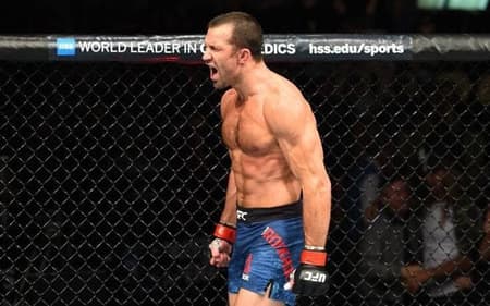 L. Rockhold comemora vitória no UFC (Foto: Reprodução Twitter UFC Brasil)