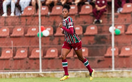 Lurdinha em campo pelo Fluminense no Carioca Feminino