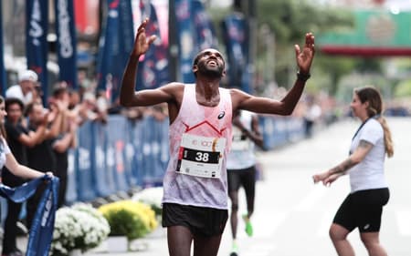 Etíope teve arrancada emocionante no final da prova