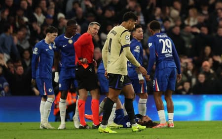 ronald-araujo-barcelona-chelsea-champions-league