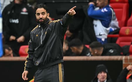 Ruben Amorim durante vitória do Manchester United sobre o Sunderland, pela Premier League (Foto: Paul ELLIS / AFP)