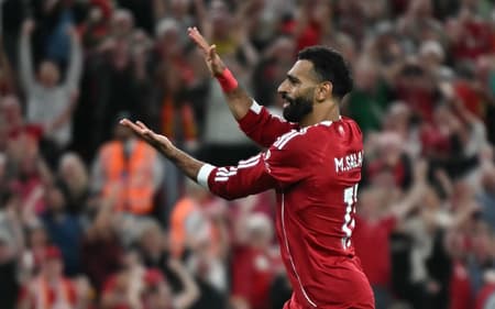 Salah comemora gol marcado pelo Liverpool contra o Bournemouth (Foto: Paul ELLIS/AFP)