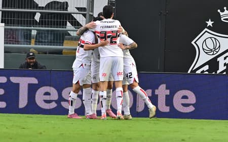 Comemoração do São Paulo após gol de Bobadilla contra o Juventude (Foto: Jota Erre/ Agif/Gazeta Press)