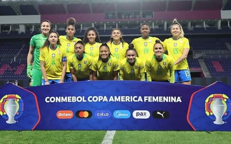 Seleção brasileira feminina no jogo com a Colômbia pela Copa América (Foto: Lívia Villas Boas / CBF)