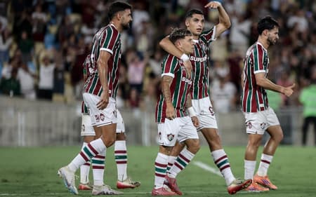 Jogadores do Fluminense comemoram gol diante do São paulo no Brasileirão