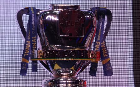 Taça da Copa do Brasil (Foto: Lucas Bayer/Lance!)