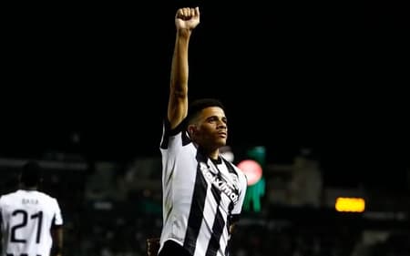 Taison comemorando gol pelo PAOK-GRE