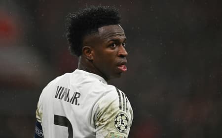 Vini Jr em ação na derrota do Real Madrid para o Liverpool na Champions League (Foto: Paul ELLIS / AFP)