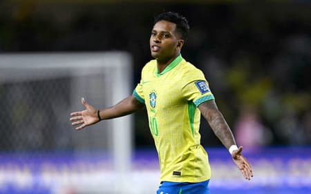 Rodrygo comemora gol pela Seleção Brasileira (Foto: Mauro PIMENTEL / AFP)