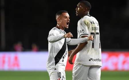 Coutinho e Rayan, do Vasco, pedem espaço na Seleção (Foto: Alexandre Durão/Gazeta Press)