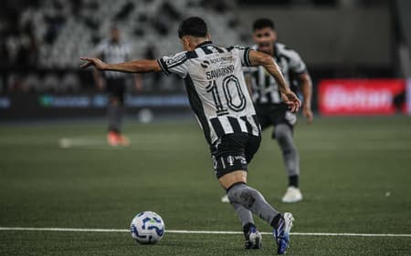 Savarino em ação pelo Botafogo (Foto: Thiego Mattos/Pera Photo Press/Gazeta Press)