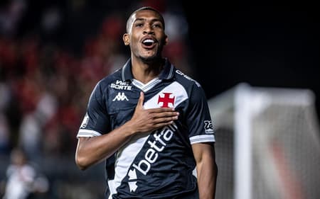 Rayan comemora gol em Vasco x Internacional (Foto: Affonso Andrade/Agência F8/Gazeta Press)