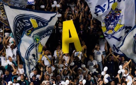 Torcida do Remo comemora acesso à Série A (Foto: Fernando Torres/AGIF/Gazeta Press)