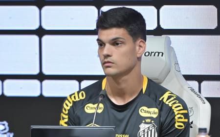 Gabriel Brazão tem contrato com o Santos até o fim de 2028. (Foto: Jota Erre/ Agif/Gazeta Press)