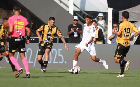 Robinho Jr. entrou no segundo tempo da vitória do Santos diante do Novorizontino. (Foto: Mauricio De Souza/Agif/Gazeta Press)