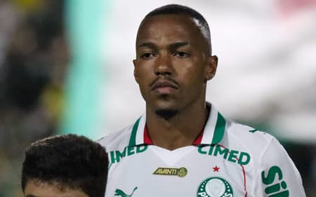 Marlon Freitas foi titular em Portuguesa x Palmeiras (Foto: Theo Daolio/Mochila Press/Gazeta Press)
