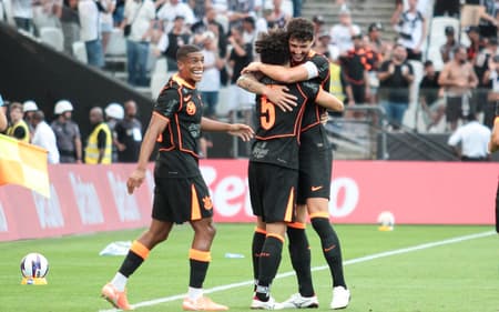 João Vitor Jacaré comemorando o gol do Corinthians (Foto: Peter Leone/O Fotografico/Gazeta Press)