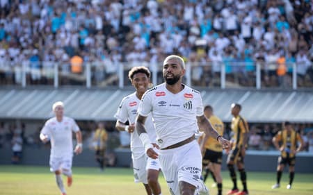 Gabriel Barbosa marcou o primeiro gol do Santos no Campeonato Paulista. (Foto: LEO BARRILARI/Gazeta Press)