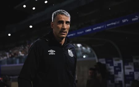 Juan Pablo Vojvoda durante a partida entre o Santos e o Palmeiras. (Foto: Ettore Chiereguini/ Agif/Gazeta Press)