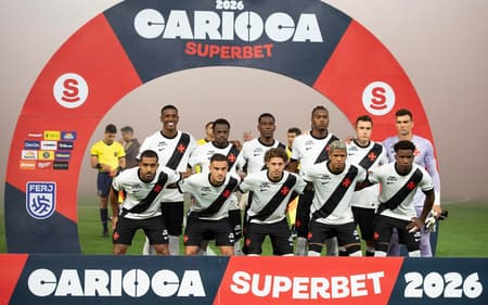Jogadores do Vasco antes de enfrentar o Flamengo (Foto: DELMIRO DOS SANTOS JUNIOR/MOCHILA PRESS)