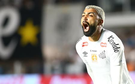 Gabigol comemora gol marcado pelo Santos contra o Corinthians