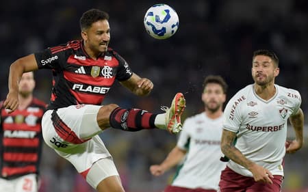 Fluminense e Flamengo se enfrentam pelo Carioca (Foto: Dhavid Normando/Código19/Gazeta Press)