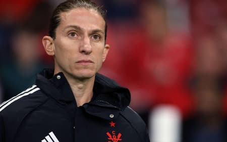 Filipe Luís definiu escalação para Flamengo x Fluminense (Foto: EDU ANDRADE/Fatopress/Gazeta Press)