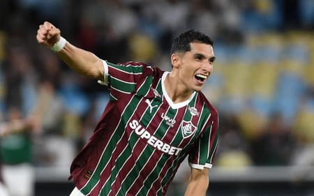 Serna abriu o placar em Fluminense x Flamengo (Foto: (Foto: Alexandre DurÃ£o/Zimel Press/Gazeta Press)