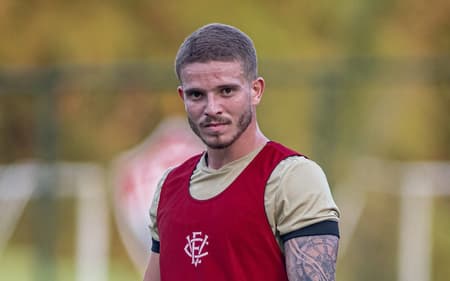 Léo Naldi em treino do Vitória (Foto: Victor Ferreira / EC Vitória)