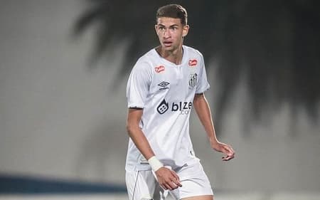 Vini Lira participa da Copinha pela segunda vez vestindo a camisa do Santos. (Foto: Raul Baretta/ Santos FC)
