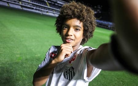 Kauan Basile tem contato com o Santos atá março de 2028. (Foto: Reinaldo Campos/ Santos FC)