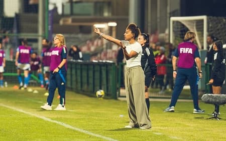 Rilany Silva, treinadora da Seleção feminina sub-17 durante Copa do Mundo da categoria em 2025. (Foto: Fabio Souza/CBF)