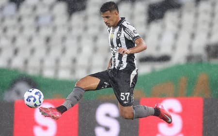 David Ricardo em ação pelo Botafogo (Foto: Vítor Silva/Botafogo)