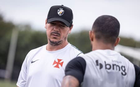 Fernando Diniz, técnico do Vasco, em entrevista coletiva (Foto: Pedro Cobalea/Lance!)