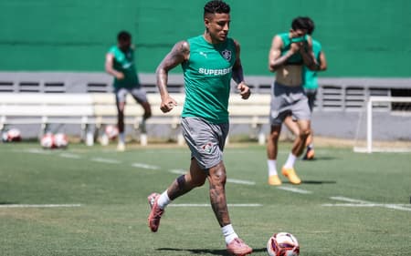 Arana em treino pelo Fluminense (Foto: Lucas Merçon/ Fluminense FC)