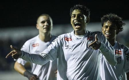 Kenay comemora gol do Santos diante da Ferroviária, na Copinha. (Foto: Fotos: Reinaldo Campos/ Santos FC)