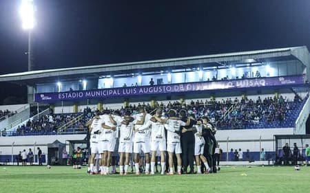 Elenco do Santos após a vitória diante da Ferroviária na Copinha. (Foto: Reinaldo Campos/ Santos FC)