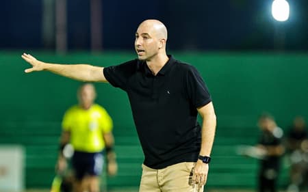 Técnico do Sub-20, Rodrigo Bellão comandou o Botafogo na estreia do Carioca (Foto: Arthur Barreto/Botafogo)